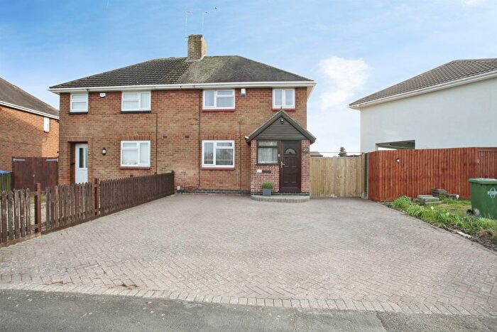 3 Bedroom Semi Detached House For Sale In Chamberlain Road, Rugby, CV21