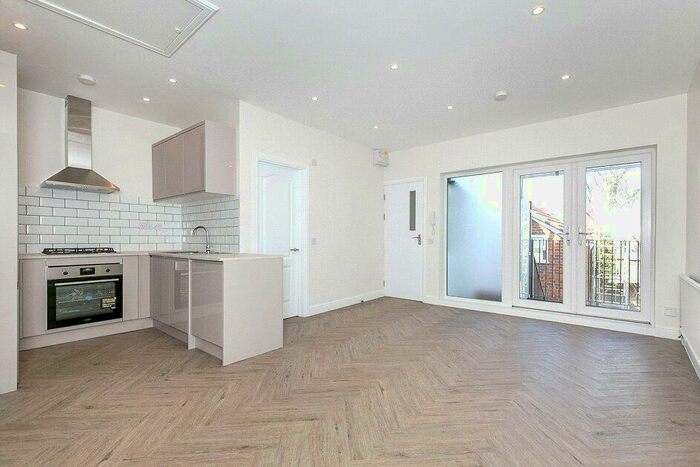 2 Bedroom Apartment To Rent In Station Road, Horley, Surrey, RH6