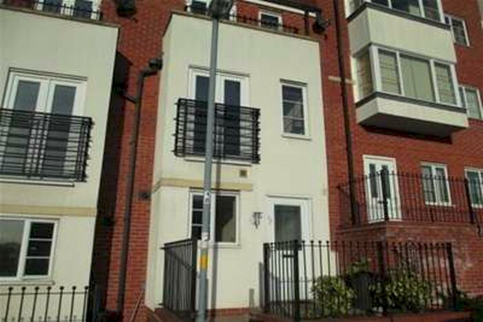 4 Bedroom House To Rent In Northcroft Way, Erdington, B23