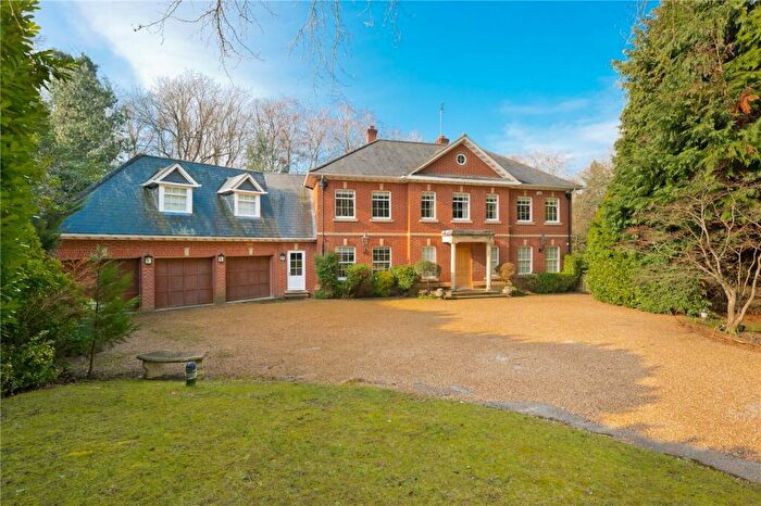 5 Bedroom Detached House To Rent In Albany Close, Esher, Surrey, KT10