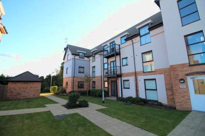 2 Bedroom Flat To Rent In Sovereign Place, Hatfield AL9