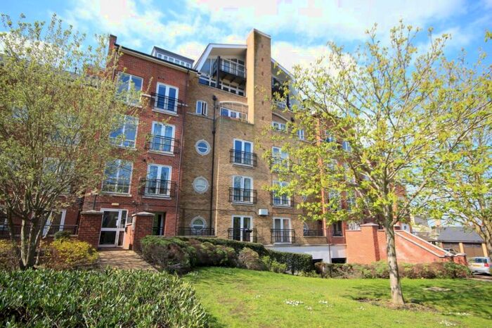 2 Bedroom Flat To Rent In Aveley House, Iliffe Close, Reading, RG1