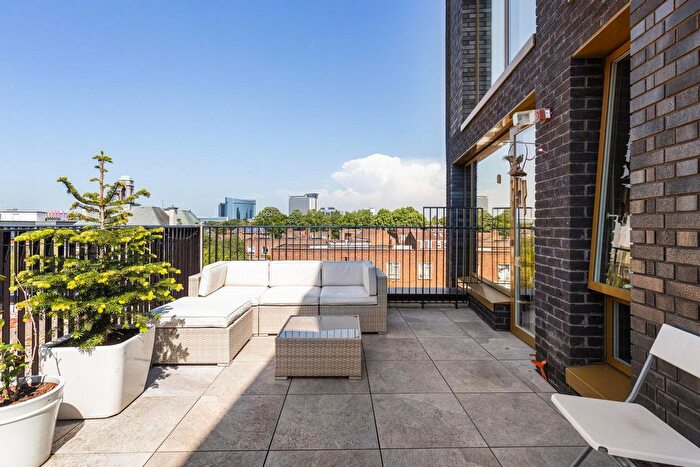 3 Bedroom Flat For Sale In West Bradbury Yard, Brentford, TW8