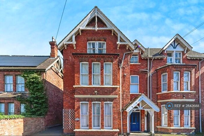 2 Bedroom Flat To Rent In Shakespeare Road, Bedford, MK40
