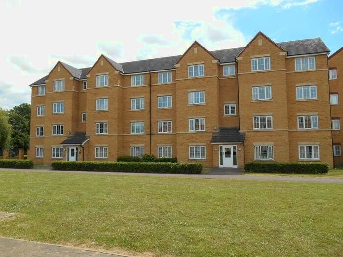 2 Bedroom Flat To Rent In Henley Road, Bedford, MK40