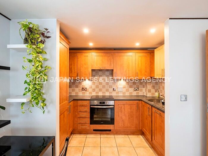 2 Bedroom Flat To Rent In Rosemoore House, West Ealing, W13