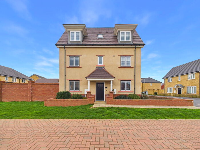 4 Bedroom Detached House For Sale In Basil Drive, Melksham, SN12