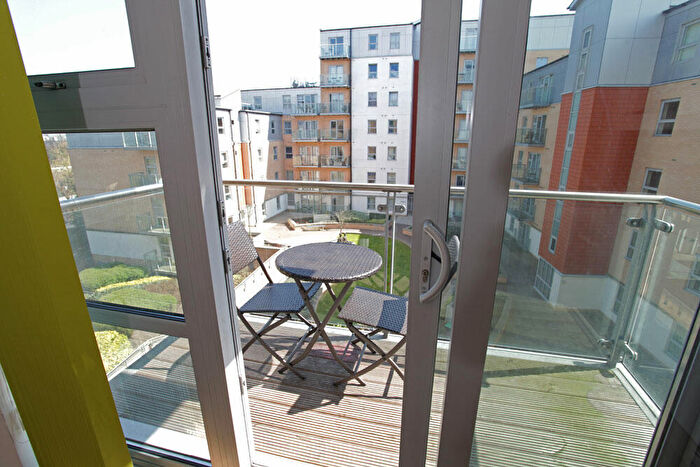2 Bedroom Apartment To Rent In Queen Mary Avenue, South Woodford, E18