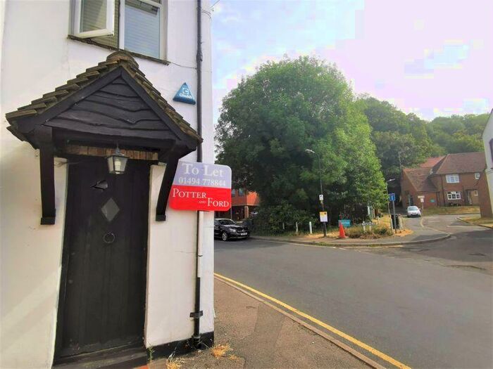 2 Bedroom Flat To Rent In Character Two Bedroom Apartment, HP5