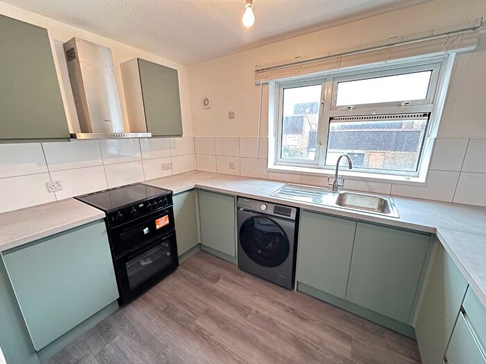 2 Bedroom Flat To Rent In Berkeley Path, Luton, Bedfordshire, LU2