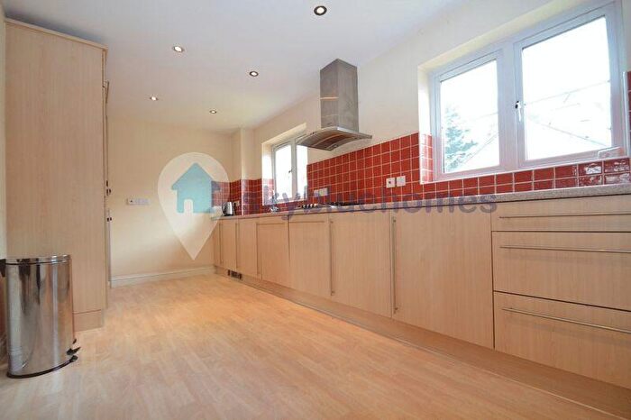 4 Bedroom Town House To Rent In Scholars Walk, Leicester, LE2
