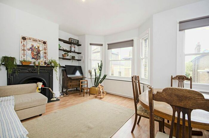 2 Bedroom Flat To Rent In Brookfield Road, Victoria Park, London, E9