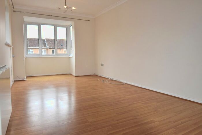 2 Bedroom Flat To Rent In A The Wheatbutts, Eton Wick, Windsor, Berkshire, SL4