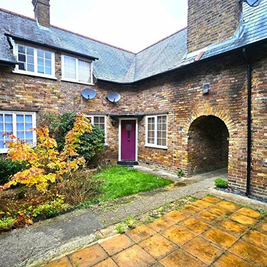 1 Bedroom Apartment To Rent In Woodside Road, Amersham, HP6