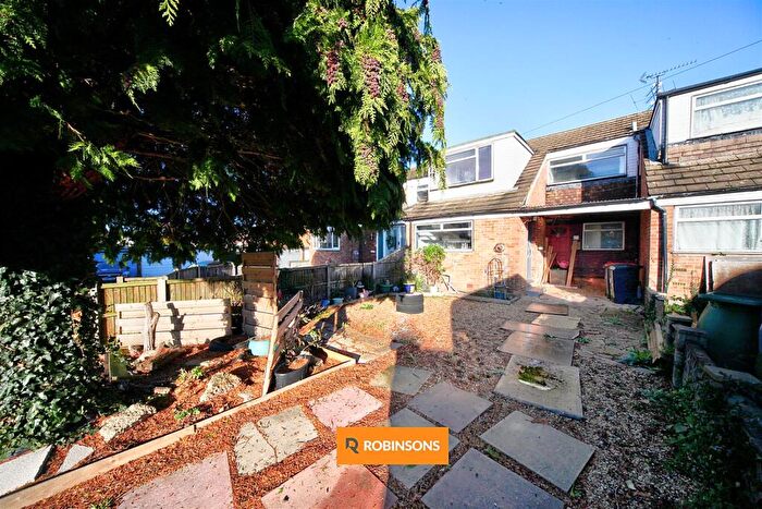 3 Bedroom Terraced House For Sale In Churchill Road, Dunstable, LU6