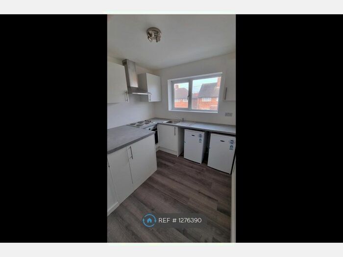 Studio To Rent In Sparrow Farm Drive, Feltham TW14