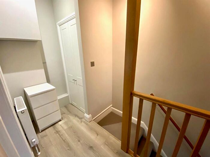 2 Bedroom Cottage For Sale In Westgate, Almondbury, Huddersfield, HD5