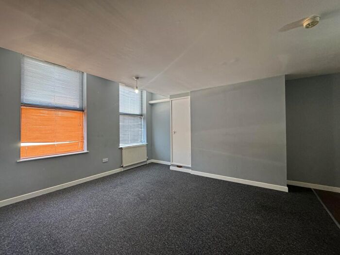 2 Bedroom Apartment To Rent In Flat, - High Street, Dudley, West Midlands, DY1