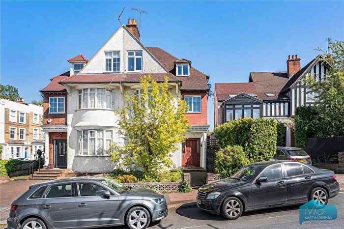 2 Bedroom Flat For Sale In Park Drive, London, NW11