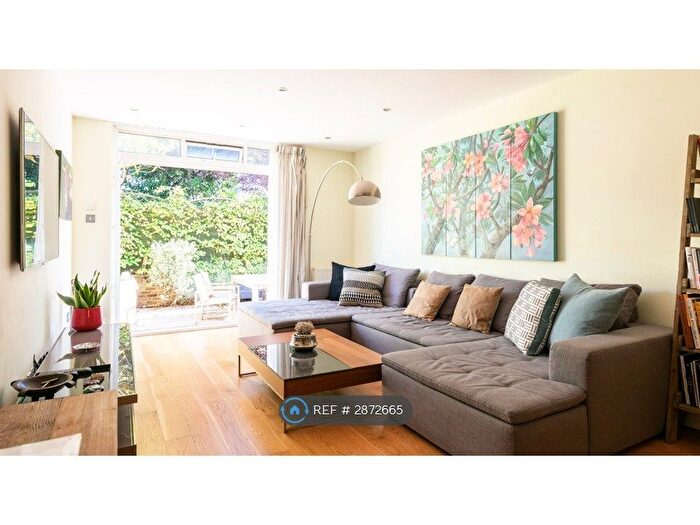 3 Bedroom Flat To Rent In Northwick Terrace, London, NW8