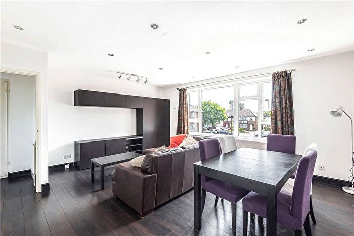 2 Bedroom Flat To Rent In Park House, Winchmore Hill Road, London, N21