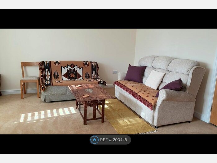 2 Bedroom Flat To Rent In Gladstone Court, Ruislip, HA4