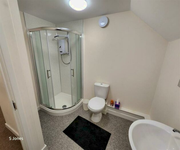 1 Bedroom Flat To Rent In King Street, Wrexham, LL11