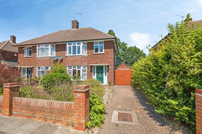3 Bedroom Semi-Detached House For Sale In Bromeswell Road, Ipswich, IP4