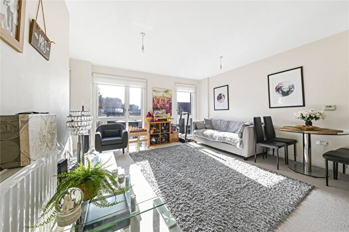 1 Bedroom Flat To Rent In The Point, IG2
