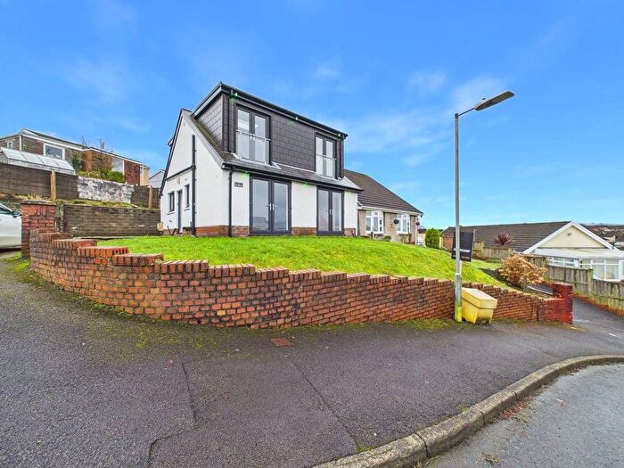 3 Bedroom Semi Detached Bungalow For Sale In Greenfield Close, Llansamlet, SA7