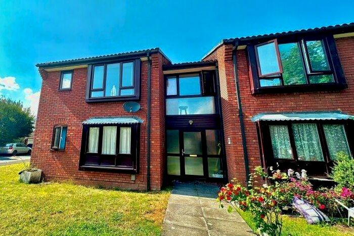 1 Bedroom Flat To Rent In Knatchbull Close, Romsey, SO51