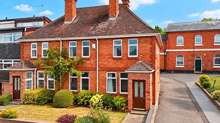 3 Bedroom Semi-Detached House For Sale In Henley Street, Alcester, B49