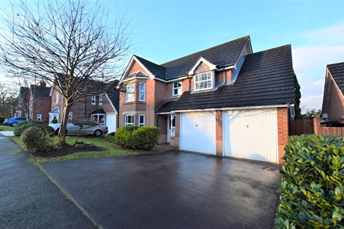 4 Bedroom Detached House To Rent In Fearndown Way, Macclesfield, SK10