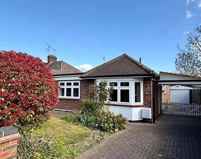 2 Bedroom Detached Bungalow For Sale In Worcester Avenue, Upminster, Essex, RM14