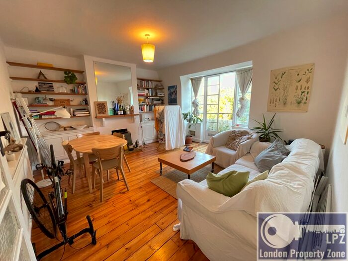 3 Bedroom Flat To Rent In Greenway Close, Stoke Newington / Hackney, N4