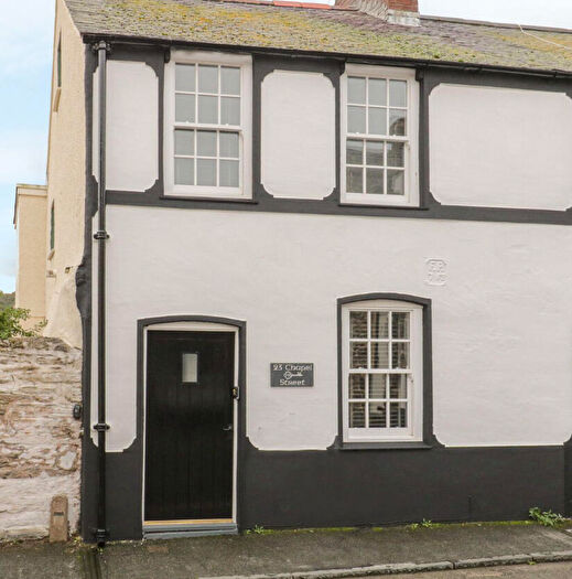 3 Bedroom End Of Terrace House To Rent In Chapel Street, LL32