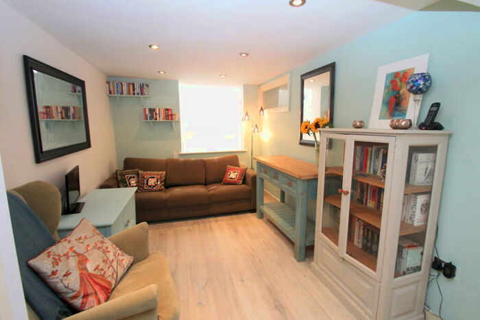 1 Bedroom Flat To Rent In Westbourne Place, BN3