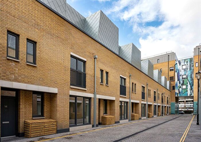 3 Bedroom Mews For Sale In Portobello Square, Cantle Mews, London, W10