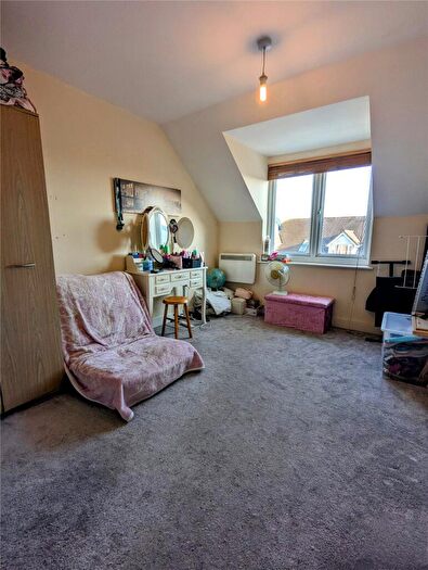 2 Bedroom Flat For Sale In Hollybrook Park, Bristol, Somerset, BS15