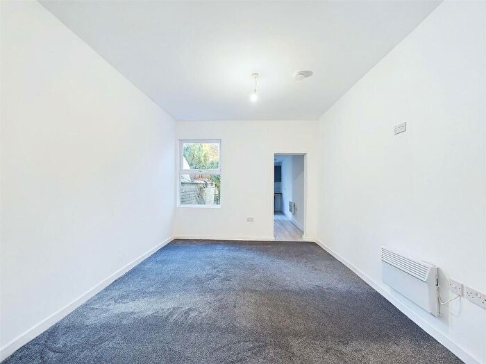 1 Bedroom Apartment To Rent In Holmsdale Road, Foleshill, Coventry, CV6