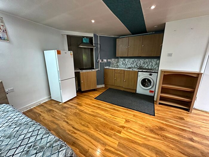 Studio To Rent In Beresford Road, Southall, UB1