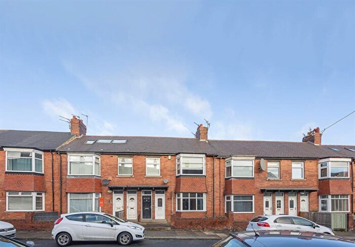 2 Bedroom Flat To Rent In Biddlestone Road, Heaton, Newcastle Upon Tyne, NE6