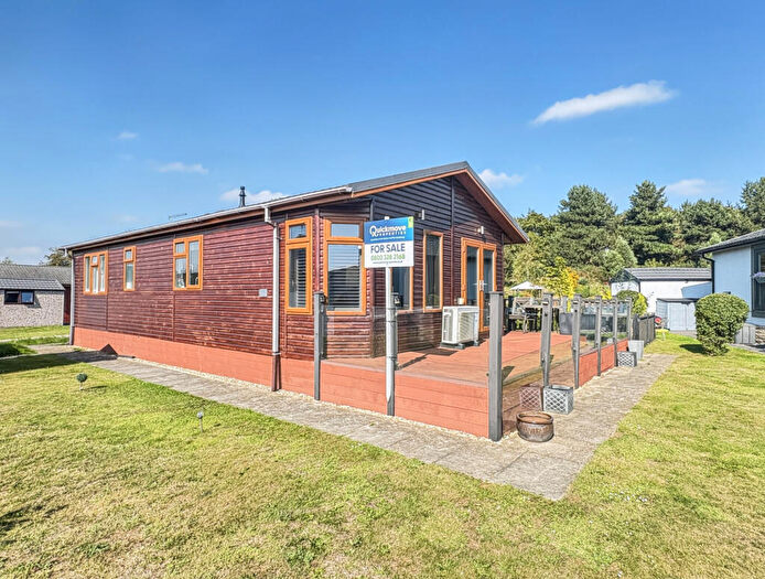 2 Bedroom Park Home For Sale In Caistor, Lincolnshire, LN7