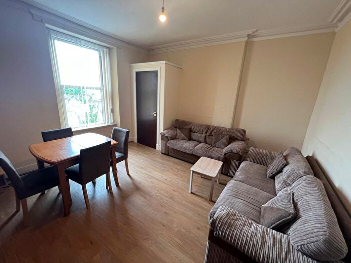 4 Bedroom Flat To Rent In Cleghorn Street, Dundee, DD2