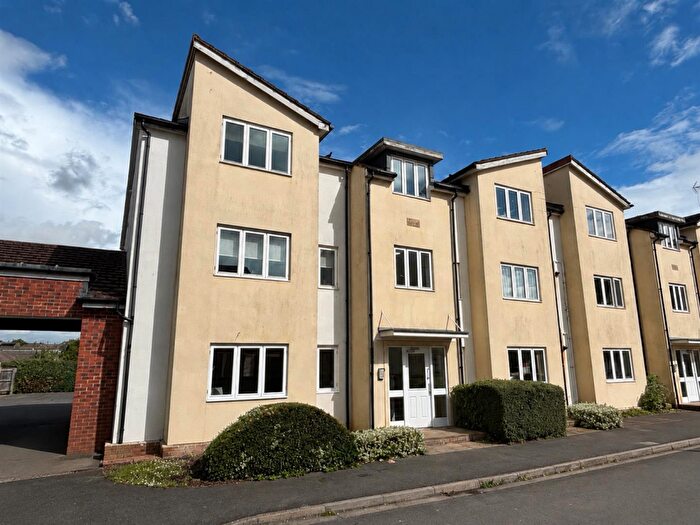 2 Bedroom Apartment For Sale In Market Mead, Chippenham, SN15