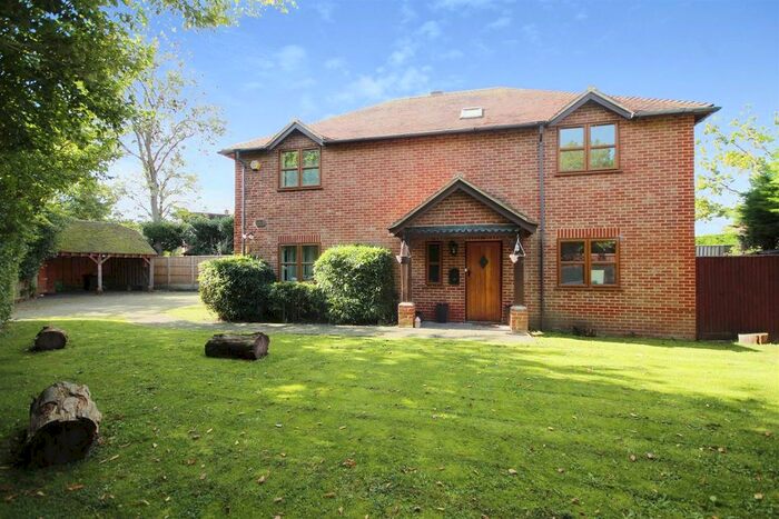 4 Bedroom Detached House To Rent In Wokingham Road, Hurst, Reading, RG10