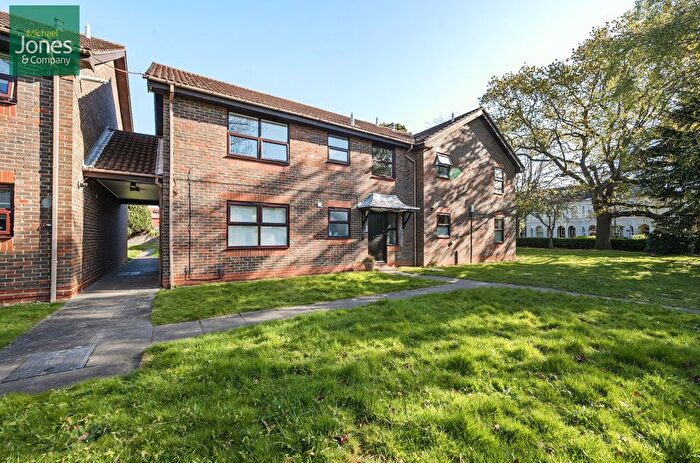 2 Bedroom Flat To Rent In Beech Gardens, Bulkington Avenue, Worthing, West Sussex, BN14