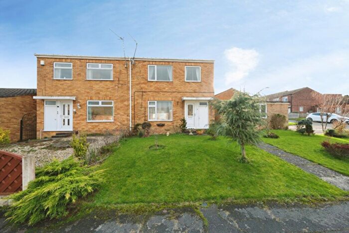 3 Bedroom Semi-Detached House For Sale In Ruston Close, Chesterfield, Derbyshire, S40