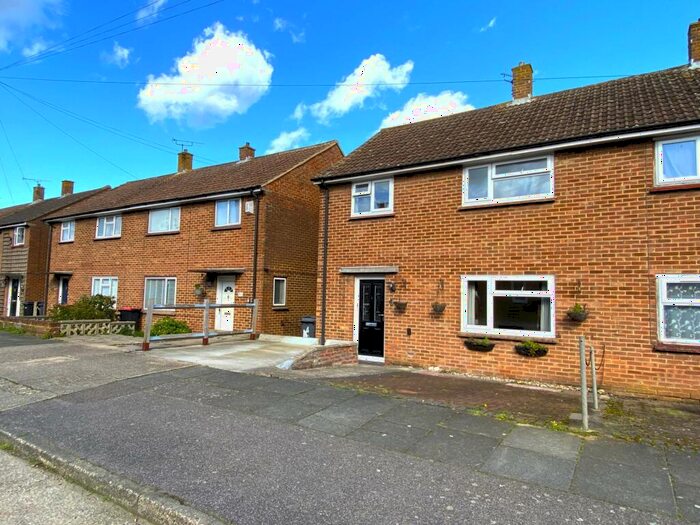 4 Bedroom Semi-Detached House To Rent In Shipman Avenue, Canterbury, CT2