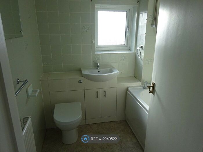 2 Bedroom Flat To Rent In Ashburton Court, Southsea Portsmouth, PO5